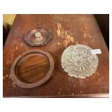 3 assorted ash trays
