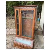 12 gun oak gun cabinet with key