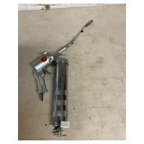 Pneumatic grease gun