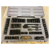 Husky socket and ratchet set