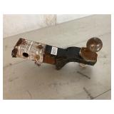 Receiver hitch with 2ï¿½ ball
