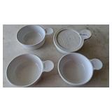 'Grab it' Corning ware only one lid