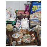 ANTIQUES, COLLECTIBLES, BLACK AMERICANA, PYREX, GLASSWARE, FURNITURE, HOUSEHOLD