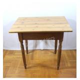 Pine Petite Occasional Table w Turned Legs