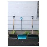 Set of 3 Plastic Snow Shovels