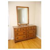 Traditional Colonial Style Dresser w Mirror