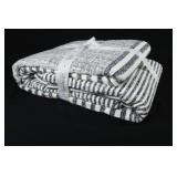 NEW Quilter Delray Full Quilt Set