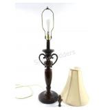 Traditional-Style Table Lamp w an Urn-Shaped Base