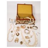 Collection of Costume Jewellery w Box