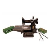 VTG Singer Featherweight 221 Sewing Machine