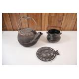 VTG Cast Iron Kettle Humidifier Pot, Trivet & Pot