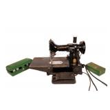 VTG Singer Featherweight 221 Sewing Machine