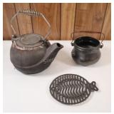 VTG Cast Iron Kettle Humidifier Pot, Trivet & Pot