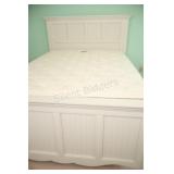 Bassett Cottage / Shabby Chic Queen Bed