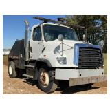 2018 Freightliner 114 SD Toter Truck