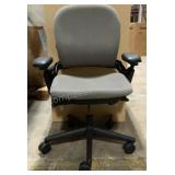 Steel Case Rolling Office Chair Gester