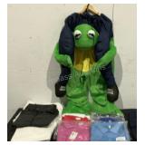 (Approx 32) Articles Of Clothing