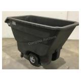 Rubbermaid 3/4 cu yd Utility Tilt Truck