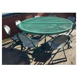 Outdoor Round Table & Chairs