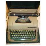 Vintage Underwood "Leader" Portable Typewriter