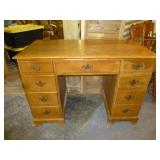 Ethan Allen Heirloom Maple Knee Hole Desk