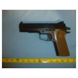 Crosman 1008 Repeat AIR  C02 BB Pistol