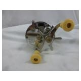 Shakespeare Service Mdl FE Vintage Bait Cast Reel
