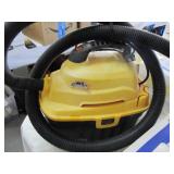 Armor All Handi-Vac 2.5 Gallon Wet / Dry Vacuum