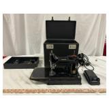 Singer Featherweight 221 Portable Sewing Machine