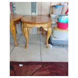 Round end table (matches Lots 307 & 308)