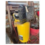 DeWalt 25 Gallon 200 PSI Belt Drive Air Compressor with Hose