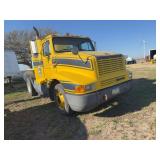 1995 International 8200 truck, Eaton Fuller 9 speed manual transmission, VIN #1HSHEAHN6SH663692, 733436 miles
