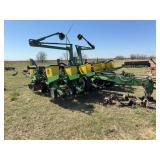 John Deere 1760 MaxEmergePlus Conservation Planter with Computer-Trak 250, 12 Row, Pull Type, Row Cleaner