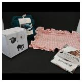 Assortment of Kitchen & Bathroom Accessories (4)