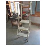 METAL ROLL AROUND STEP SHOP STOOL