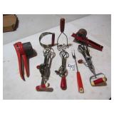 8 PIECES RED HANDLE KITCHEN UNTINSILS