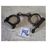 CET COLLECTIBLE HEAVY DUTY HAND CUFFS W/ KEY