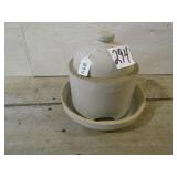 STONEWARE CHICK WATER W/ PLATE