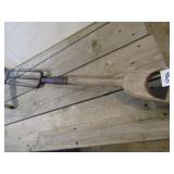 TILE SPADE W/ WOOD HANDLE