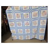VINTAGE HAND STITCHED DRESDEN PLATE QUILT
