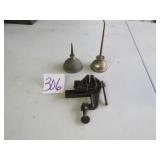 MINI CLAMP ON VICE ; 2 MINI OIL CANS
