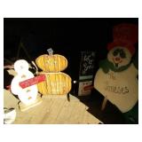 8- YARD HOLIDAY DECOR