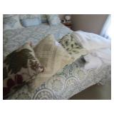 3 DECOR PILLOWS ; BEDDING
