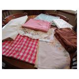 VINTAGE TABLE LINENS - 9