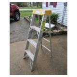 4 FT COMMERICAL STEP LADER