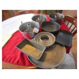 9 PIECES BAKEWARE & CAKE PANS