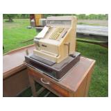 NATIONAL CASH REGISTER W/ KEY THAT WORKS
