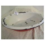 OVAL RED & WHITE DISH PAN