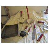 BAKE PAN ; 7 RED PAINTED WOOD HANDLE KITCHEN