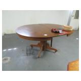 EARLY COUNTRY PEDESTALTABLE W/ 2 LEAFS